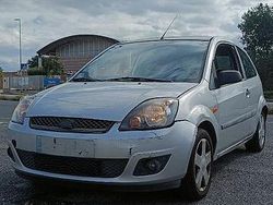 Grigio Usata 2006 Ford Fiesta Tre volumi | 1000 € (Ottimo prezzo)