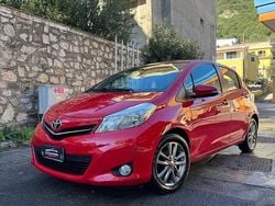 Rosso Usata 2014 Toyota Yaris Lounge Tre volumi | 6800 € (Buon prezzo)