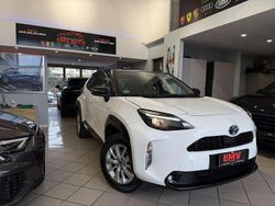 Bianco Usata 2023 Toyota Yaris Hybrid Lounge Station wagon | 23.900 € (Buon prezzo)