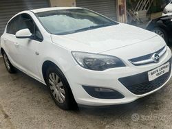Bianco Usata 2015 Opel Astra Cosmo Tre volumi | 5500 € (Super prezzo)