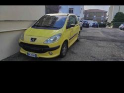 Giallo Usata 2006 Peugeot 1007 Due volumi | 1500 € (Buon prezzo)
