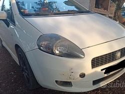 Bianco Usata 2009 Fiat Grande Punto Sport Due volumi | 1500 € (Buon prezzo)