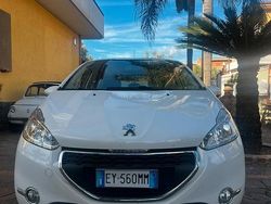 Bianco Usata 2015 Peugeot 208 Due volumi | 7000 € (Buon prezzo)