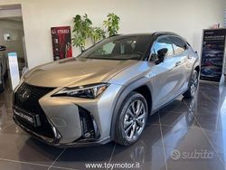 Grigio Nuova 2025 Lexus UX 300h SUV | 39.300 € (Molto cara)