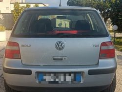 Grigio Usata 2004 VW Golf IV Tre volumi | 2500 € (Buon prezzo)