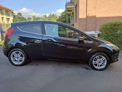 Nero Usata 2014 Ford Fiesta Due volumi | 8990 € (Buon prezzo)