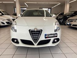 Bianco Usata 2012 Alfa Romeo Giulietta Progression Due volumi | 8900 € (Molto cara)