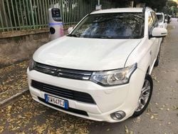 Bianco Usata 2014 Mitsubishi Outlander P-HEV Instyle SUV | 11.600 €