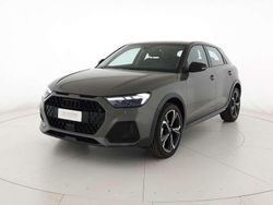 Grigio chronos metallizzato ne Nuova 2025 Audi A1 Ambiente Tre volumi | 32.200 € (Ottimo prezzo)