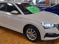 Bianco magnolia / pastello Usata 2020 Skoda Scala Ambition Due volumi | 13.400 € (Buon prezzo)