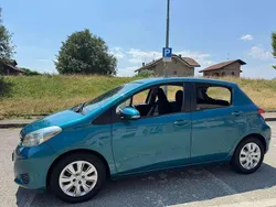 Blu/azzurro Usata 2012 Toyota Yaris Lounge Tre volumi | 5999 € (Buon prezzo)