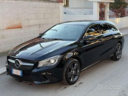 Nero Usata 2016 Mercedes CLA220 Shooting Brake Station wagon | 12.990 €