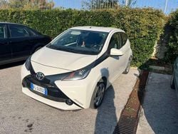 Bianco Usata 2017 Toyota Aygo X-wave Due volumi | 10.890 € (Buon prezzo)