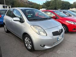 Grigio Usata 2008 Toyota Yaris Sol Tre volumi | 3990 € (Buon prezzo)