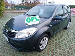 Grigio Usata 2009 Dacia Sandero Tre volumi | 2900 € (Buon prezzo)