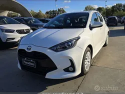 Bianco Usata 2024 Toyota Yaris Hybrid Business Edition Tre volumi | 19.900 € (Buon prezzo)