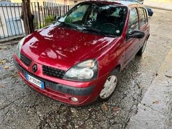 Rosso Usata 2003 Renault Clio II Due volumi | 2400 € (Cara)