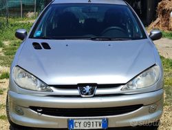 Grigio Usata 2005 Peugeot 206 Tre volumi | 2000 € (Buon prezzo)