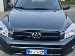 Usata 2006 Toyota RAV4 SUV | 6300 € (Cara)