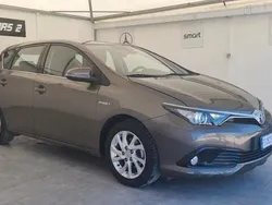 Grigio Usata 2018 Toyota Auris Hybrid Business Edition Tre volumi | 14.900 €