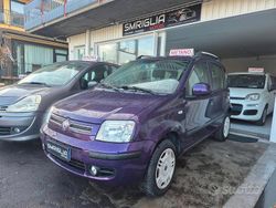 Viola Usata 2010 Fiat Panda Climbing Tre volumi | 4200 € (Buon prezzo)