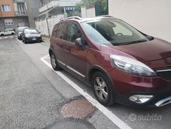 Rosso Usata 2015 Renault Scénic III Monovolume | 4900 € (Buon prezzo)