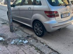 Grigio Usata 2009 Mercedes 200 Due volumi | 4800 €
