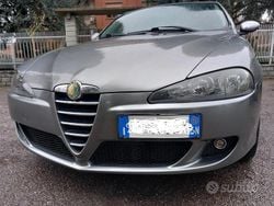 Grigio Usata 2005 Alfa Romeo 147 Exclusive Due volumi | 3700 € (Buon prezzo)