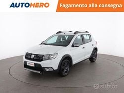 Bianco Usata 2017 Dacia Sandero Tre volumi | 9699 € (Buon prezzo)