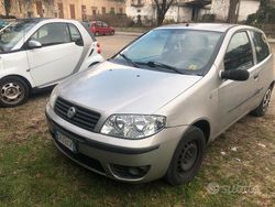 Grigio Usata 2004 Fiat Punto Dynamic Tre volumi | 800 € (Super prezzo)