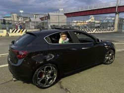 Usata 2012 Alfa Romeo Giulietta Quadrifoglio Verde Due volumi | 13.000 € (Molto cara)