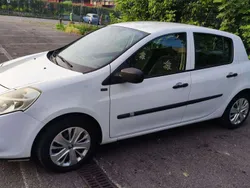 Bianco Usata 2011 Renault Clio III Tre volumi | 3000 € (Ottimo prezzo)