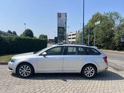 Argento Usata 2017 Skoda Octavia Executive Station wagon | 7600 € (Buon prezzo)