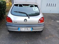 Grigio Usata 2001 Ford Fiesta Tre volumi | 1400 €