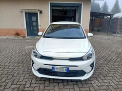 Bianco Usata 2023 Kia Rio Style Tre volumi | 14.000 € (Buon prezzo)