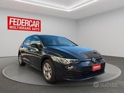 Nero Usata 2023 VW Golf VIII Life Tre volumi | 25.900 € (Molto cara)