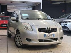 Grigio Usata 2008 Toyota Yaris Sol Tre volumi | 3990 € (Buon prezzo)