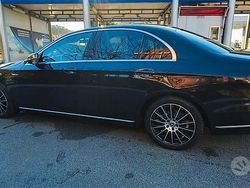 Nero Usata 2016 Mercedes E200 Tre volumi | 17.500 €