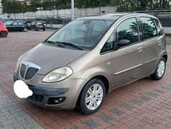 Grigio Usata 2005 Lancia Musa Monovolume | 2400 €
