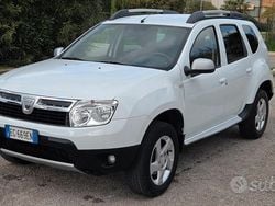 Bianco Usata 2011 Dacia Duster Lauréate SUV | 6200 € (Buon prezzo)
