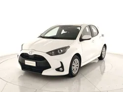 Bianco Usata 2023 Toyota Yaris Active Tre volumi | 15.600 € (Buon prezzo)