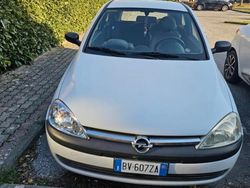 Bianco Usata 2001 Opel Corsa Due volumi | 2300 € (Molto cara)
