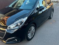 Grigio Usata 2017 Peugeot 208 Due volumi | 8500 € (Buon prezzo)