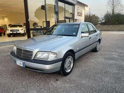 Argento Usata 1997 Mercedes C200 Classic Tre volumi | 2800 € (Buon prezzo)