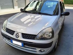 Grigio Usata 2003 Renault Clio II Due volumi | 2900 € (Cara)