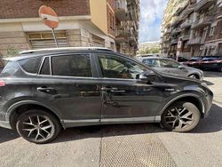 Nero Usata 2016 Toyota RAV4 Hybrid SUV | 16.500 € (Cara)