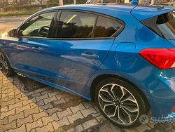 Blu Usata 2018 Ford Focus ST-Line Tre volumi | 14.800 € (Cara)