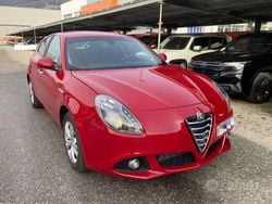 Rosso Usata 2016 Alfa Romeo Giulietta Distinctive Tre volumi | 8990 € (Super prezzo)