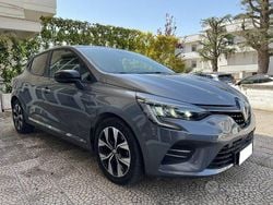 Grigio Usata 2023 Renault Clio V Tre volumi | 15.900 € (Buon prezzo)