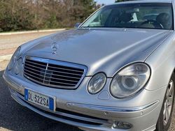 Argento Usata 2003 Mercedes E320 Avantgarde Tre volumi | 7500 € (Buon prezzo)